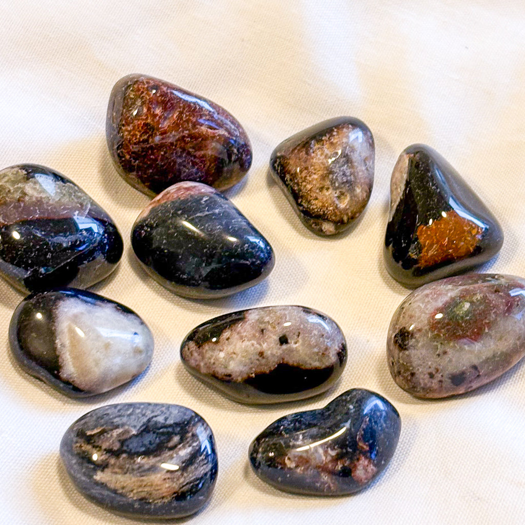 Sardonyx crystal tumble stone