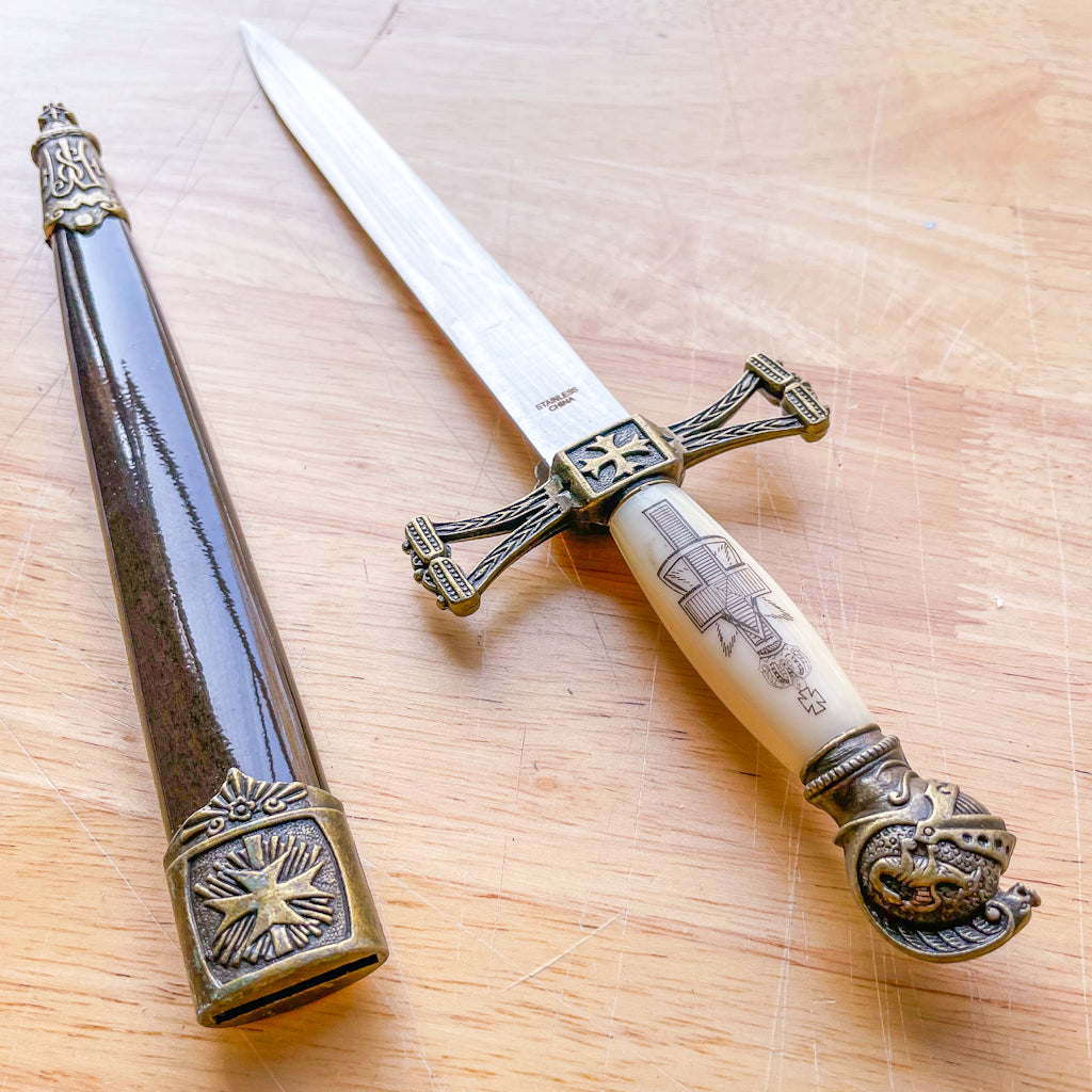 Medieval knight dagger sword knife
