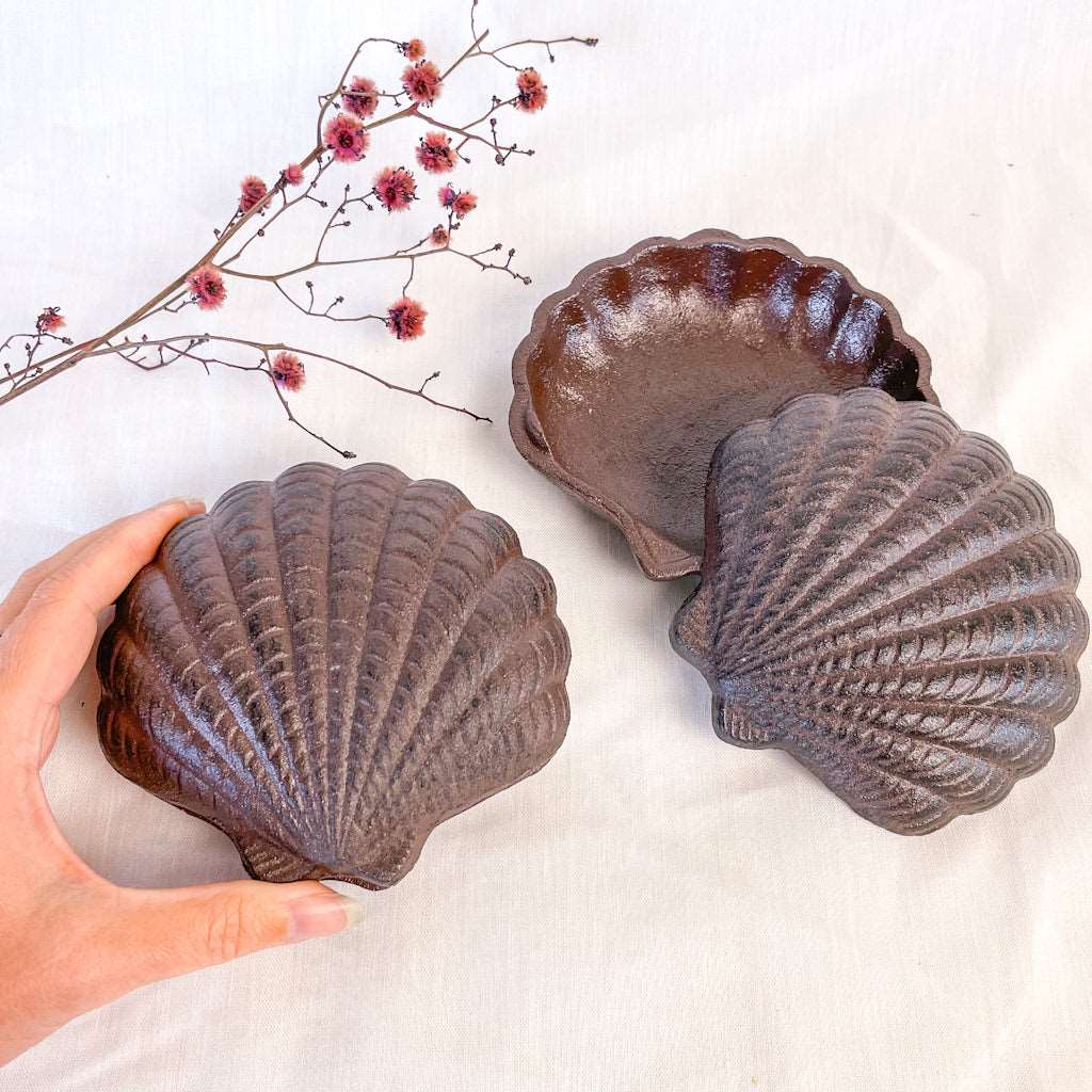 Cast iron clam shell box / trinket dish with lid – Six Things Shop