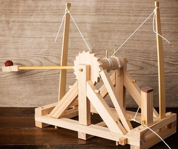 Da Vinci Catapult DIY Wooden puzzle Kit statue