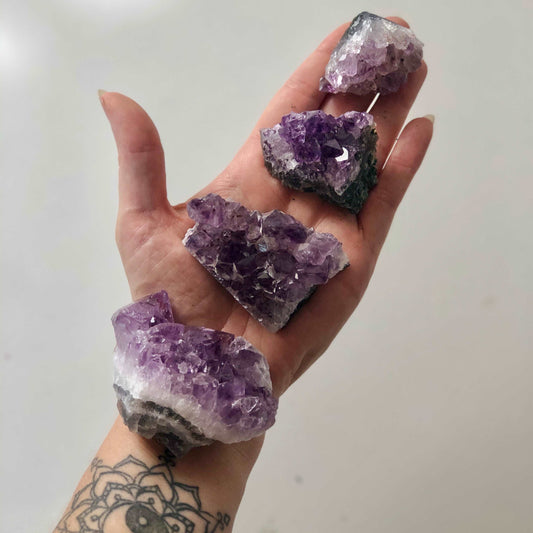 Amethyst crystal cluster geode - S / M