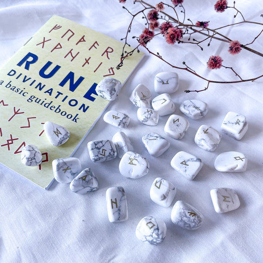 Howlite crystal fortune telling runes set
