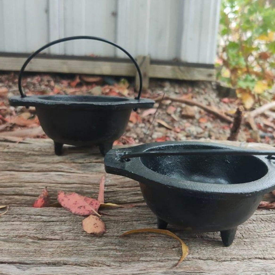 Witches cauldron cast iron metal pot