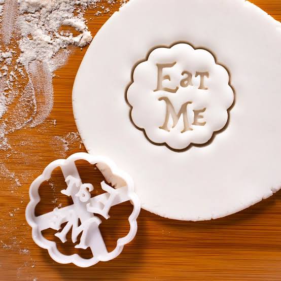 Alice in wonderland eat me cookie cutter