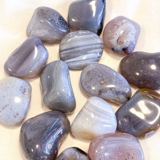 Agate crystal tumble stone