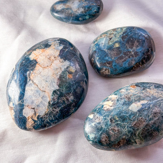 Dumortierite crystal freeform palm stone