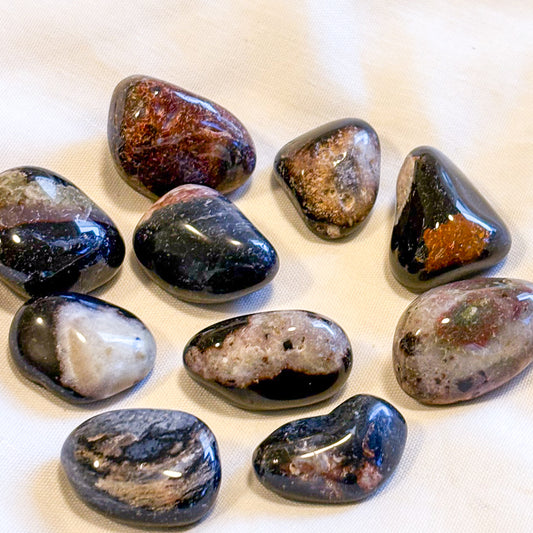 Sardonyx crystal tumble stone