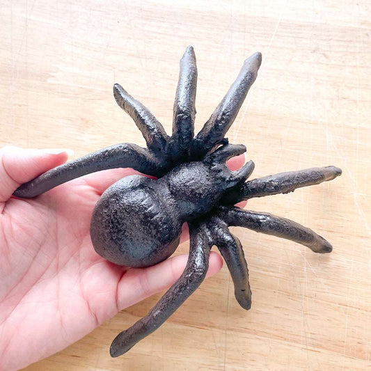Cast iron spider statue - huntsman giant spider