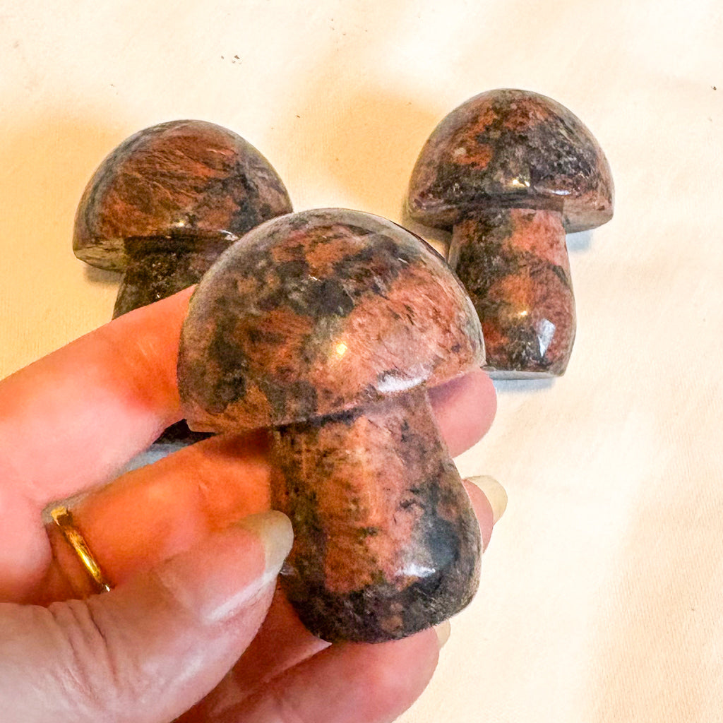 Flower alkali feldspar crystal mushroom