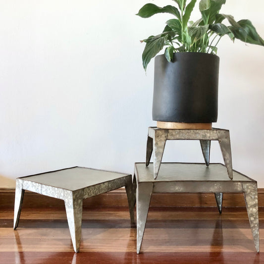 Set 3 metal plant stand display table