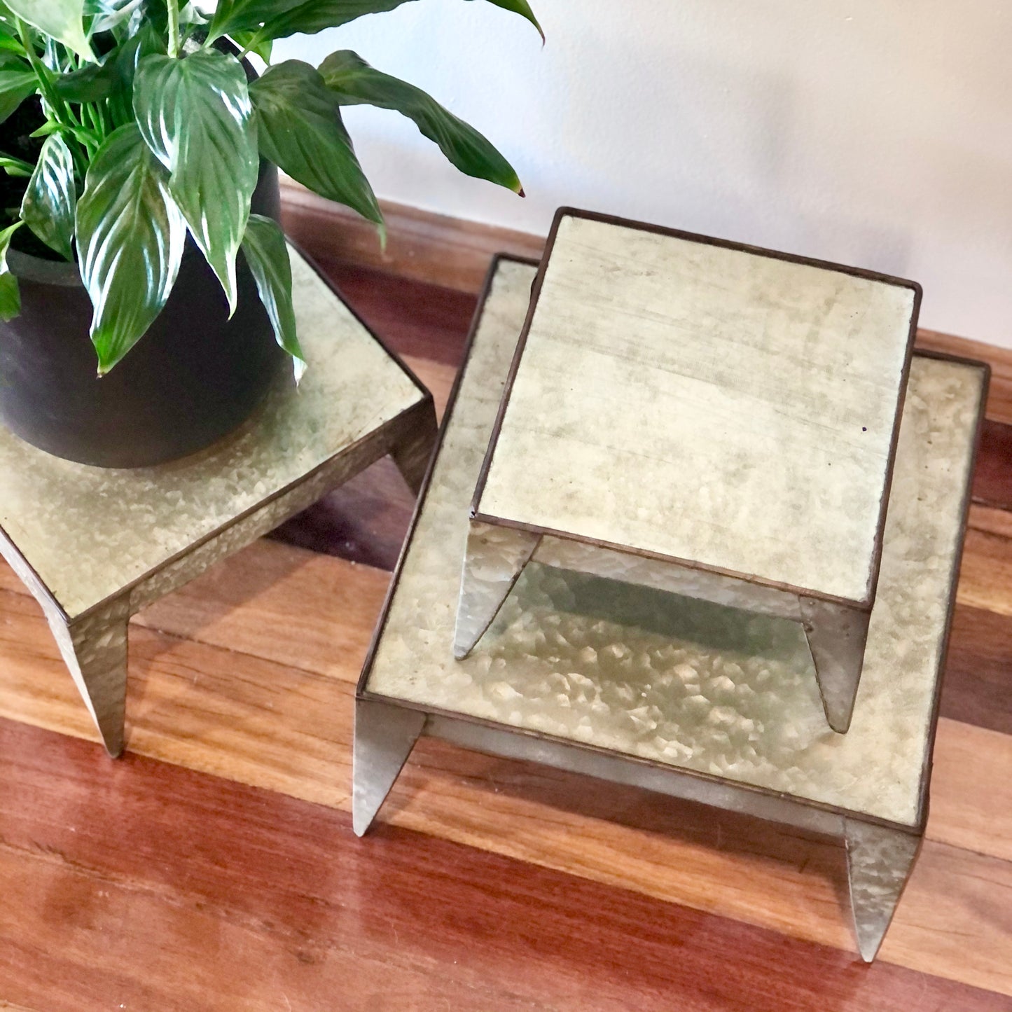 Set 3 metal plant stand display table