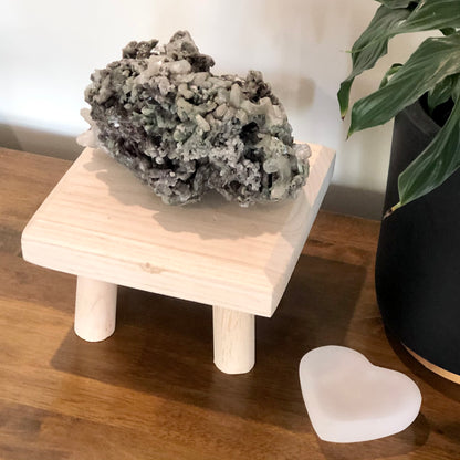Island wood display stool / pot stand