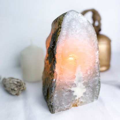 Clear quartz + Agate crystal geode lamp 1.8kg