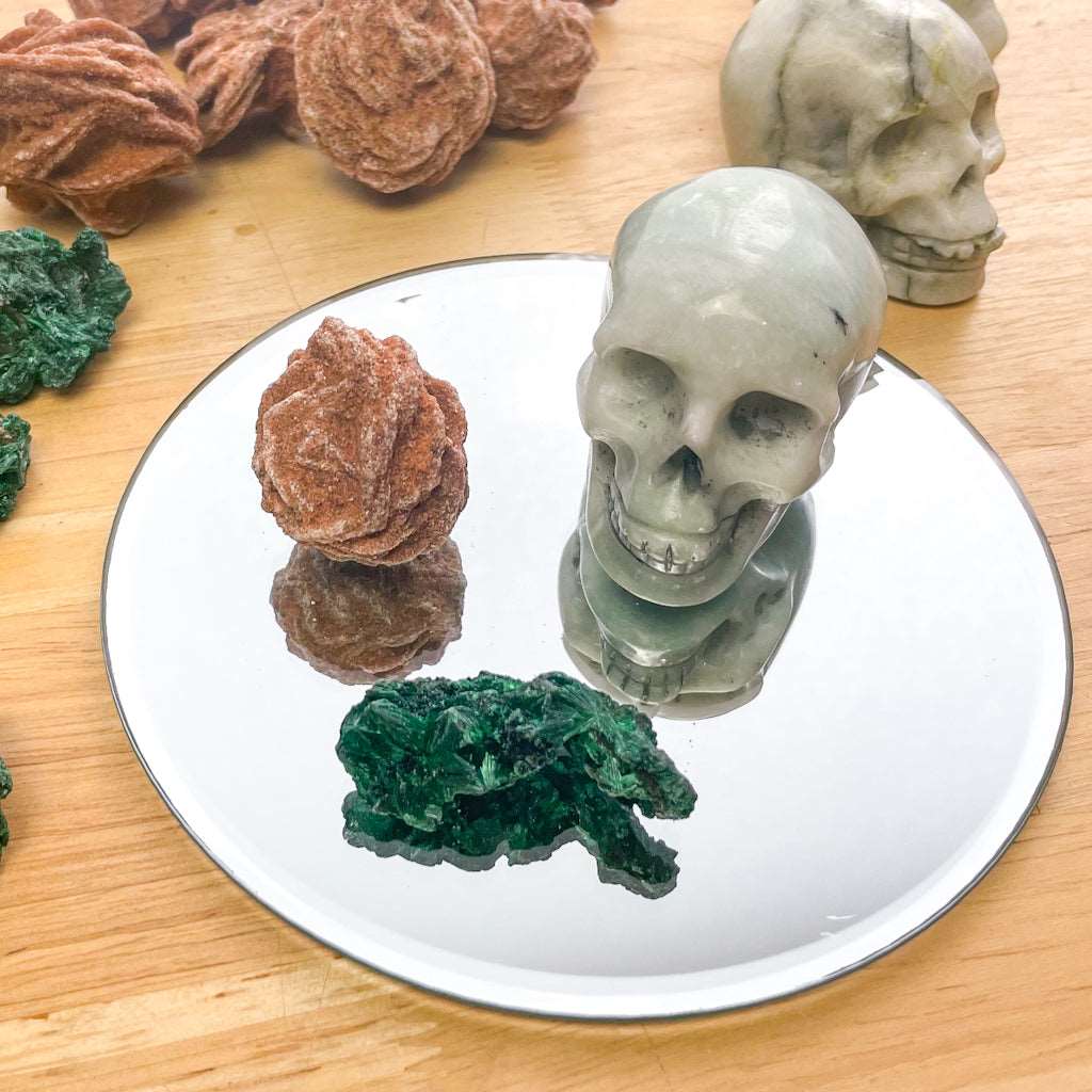 Crystal bundle - Serpentine skull, desert rose and raw malachite