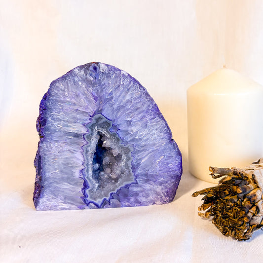 Purple Agate cave crystal bookend / statue 1.1kg 11.5cm