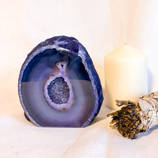 Purple Agate cave crystal bookend / statue 1kg 11.5cm