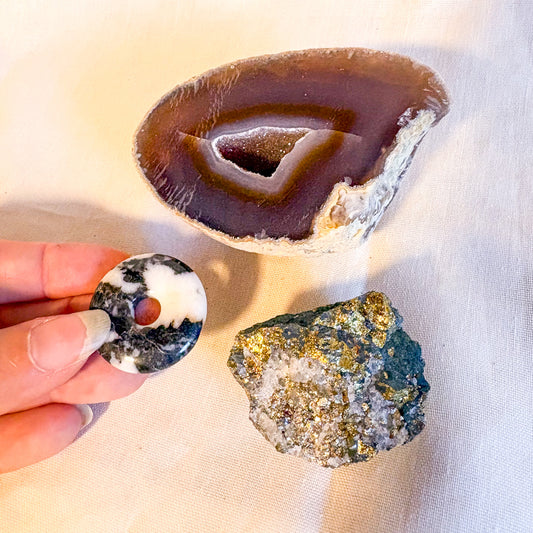 Agate, jasper and peacock ore crystals (set of 3)