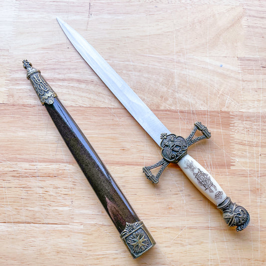 Medieval knight dagger sword knife