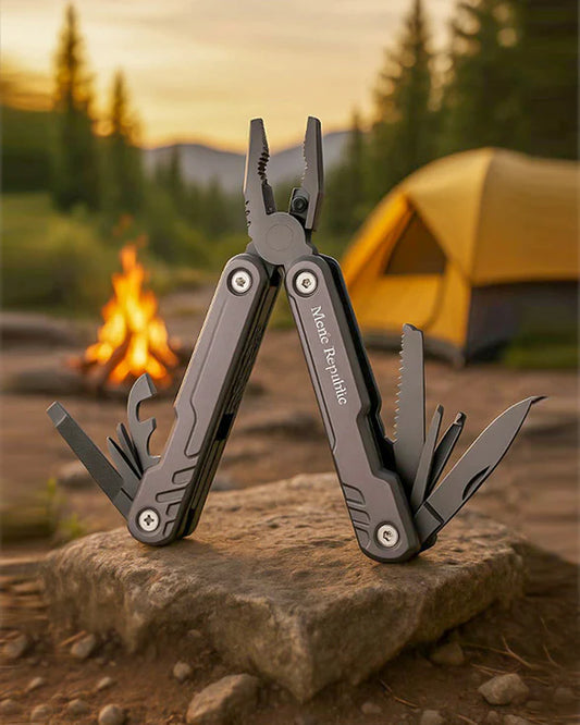 Multitool pliers and keychain gift box