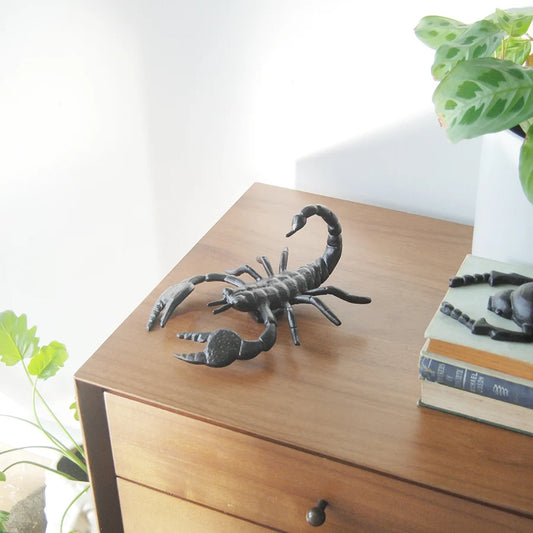 Scorpion statue / wall hanging