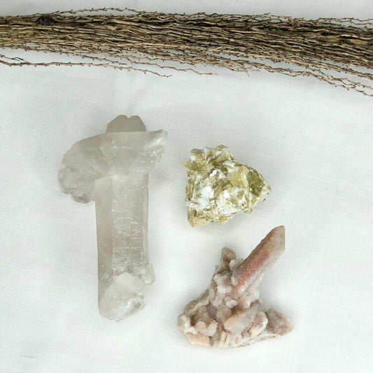 Crystal bundle - INSPIRATIONAL LOVE - Clear Quartz, Spirit Quartz, + Muscovite raw