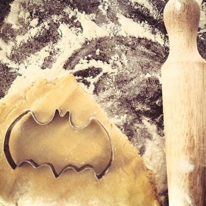 Batman symbol cookie cutter - Six Things - 1