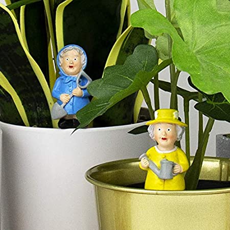 Queen Liz garden pot plant mini statues