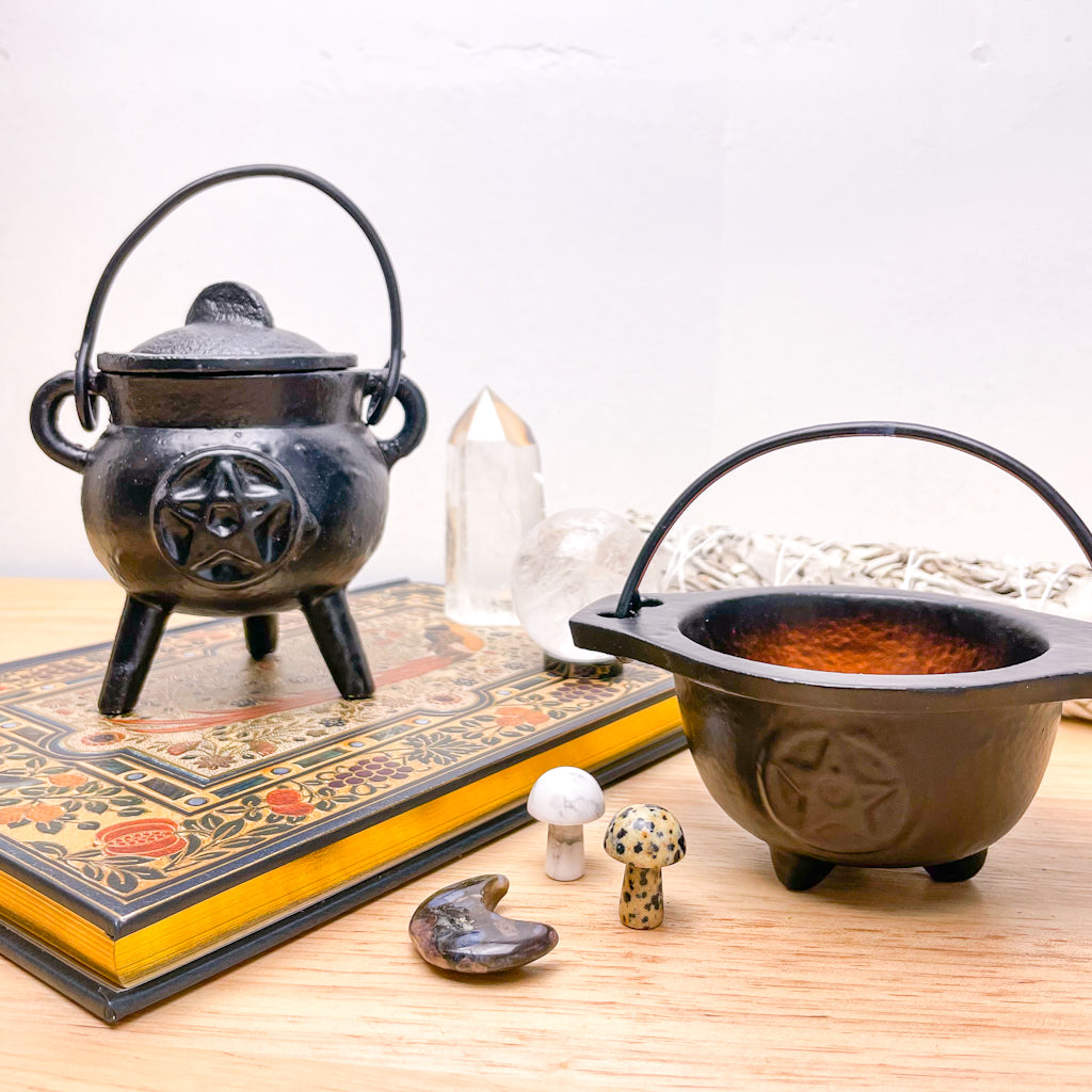 Witches cauldron cast iron metal pot
