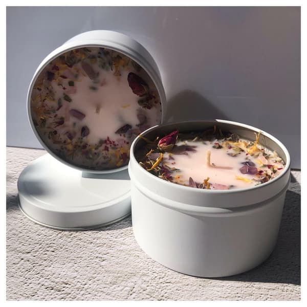Flower, rose quartz & amethyst crystal infused soy candle
